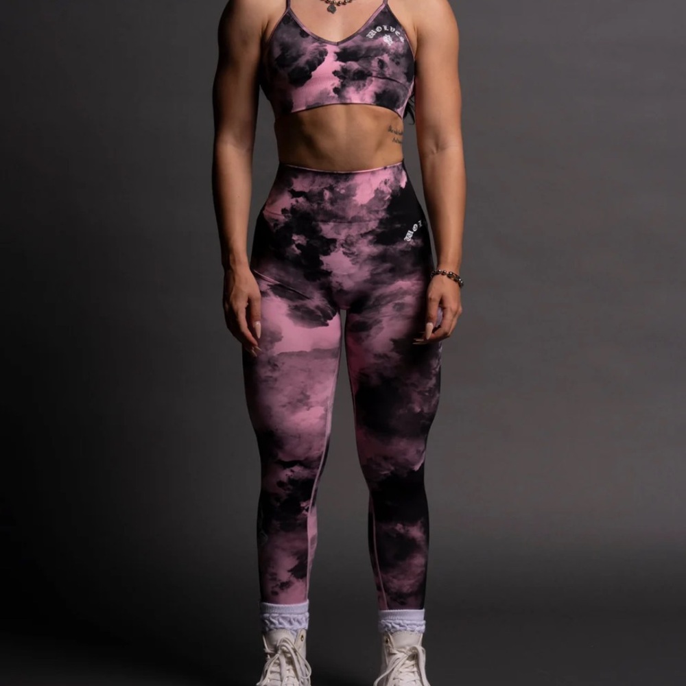 CHOPPER "EVERSON SEAMLESS" SCRUNCH LEGGINGS IN CHERRY BLOSSOM GHOST CLOUDS
